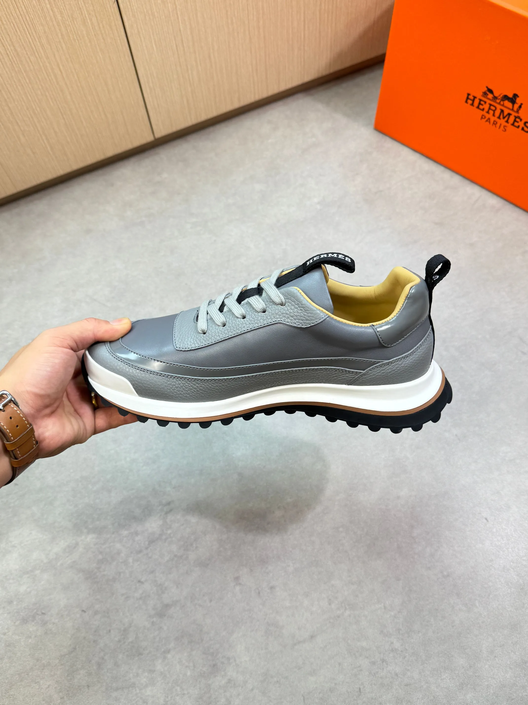Men's shoes 💰800 [HERMES] Hermès - High-end quality original order·Casual sports shoes - Upper: 🔝 pebbled calfskin, Nappa calfskin, shoe body sewn with contrasting edge color, tongue, heel, brand logo webbing - Inner: water-dyed cowhide - Outsole: ultra-light T men's shoes 💰R·Rubber; two-color molded outsole -Ultra-high quality control·Fine workmanship: highlighted (high-end·nobility·grade) -Size: 39-44 (38, 45, can be customized)·H0118